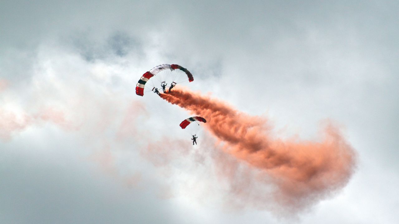 Wallpaper paraglider, smoke, flight, sky