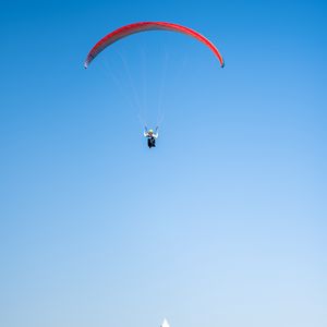 Preview wallpaper paragliding, flight, buildings, sea, city