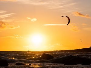 Preview wallpaper paragliding, sunset, sea, sky