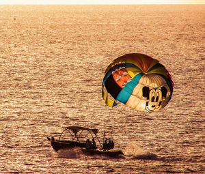 Preview wallpaper parasailing, paragliding, boat, sea, sunset