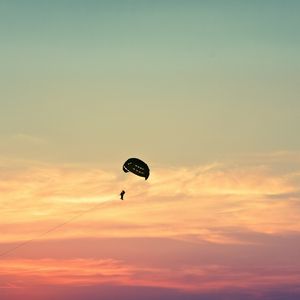 Preview wallpaper parasailing, paragliding, flying, sky