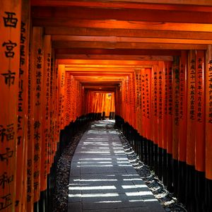 Preview wallpaper passage, path, pillars, wooden, hieroglyphs