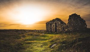Preview wallpaper path, field, building, ruins
