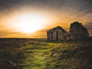 Preview wallpaper path, field, building, ruins