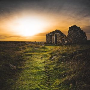 Preview wallpaper path, field, building, ruins