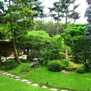Preview wallpaper path, garden, statue, stones, lawn, green