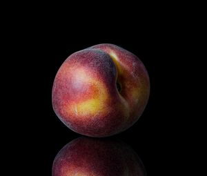 Preview wallpaper peach, fruit, dark background, reflection