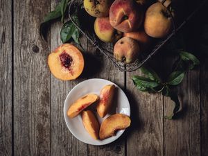 Preview wallpaper peach, fruit, wooden, plate