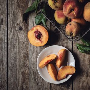 Preview wallpaper peach, fruit, wooden, plate