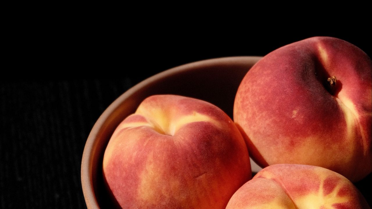 Wallpaper peaches, fruit, plate, table