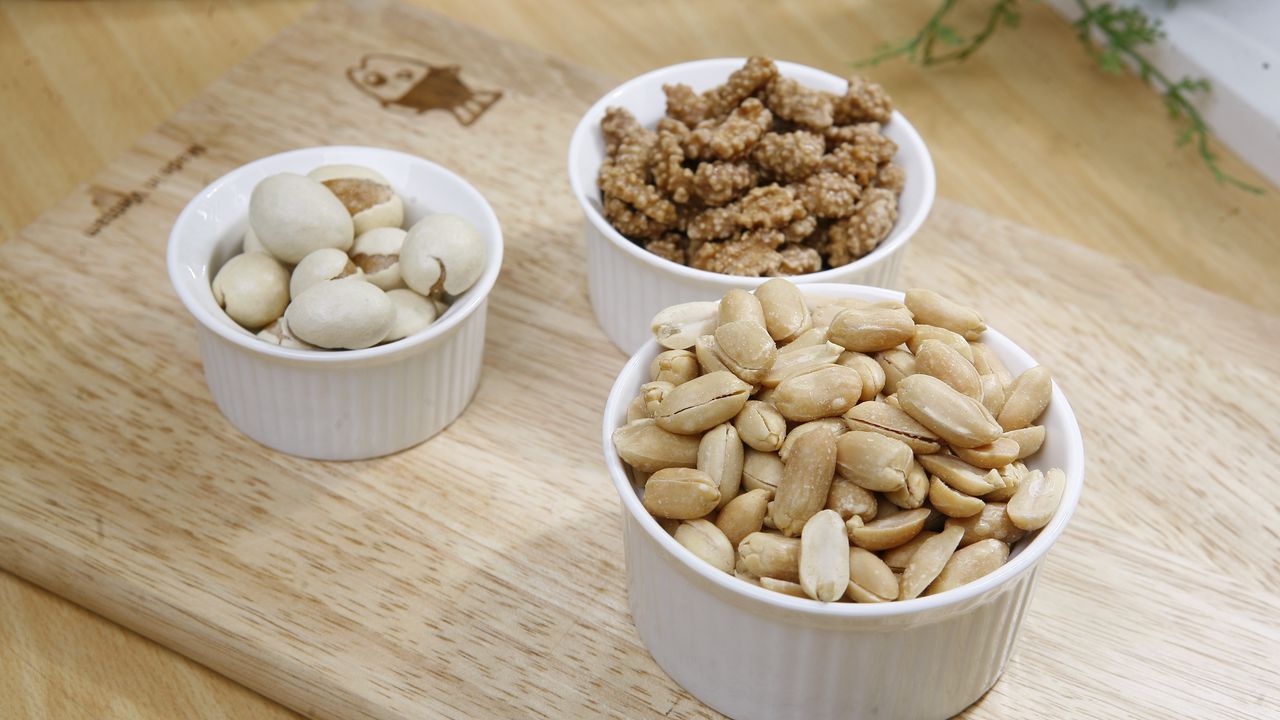 Wallpaper peanuts, nuts, bowls