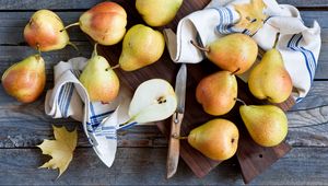 Preview wallpaper pear, towel, knife, fruit