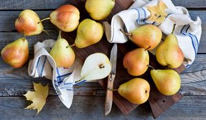 Preview wallpaper pear, towel, knife, fruit