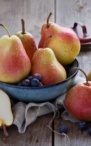 Preview wallpaper pears, blueberries, fruit, dishes