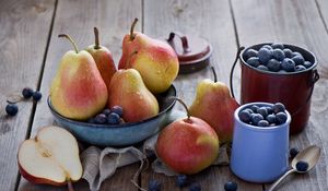 Preview wallpaper pears, blueberries, fruit, dishes