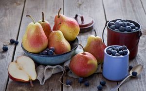 Preview wallpaper pears, blueberries, fruit, dishes