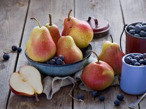 Preview wallpaper pears, blueberries, fruit, dishes