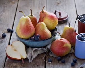 Preview wallpaper pears, blueberries, fruit, dishes