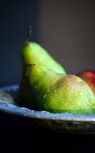 Preview wallpaper pears, fruit, drops, plate, macro