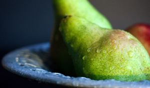 Preview wallpaper pears, fruit, drops, plate, macro