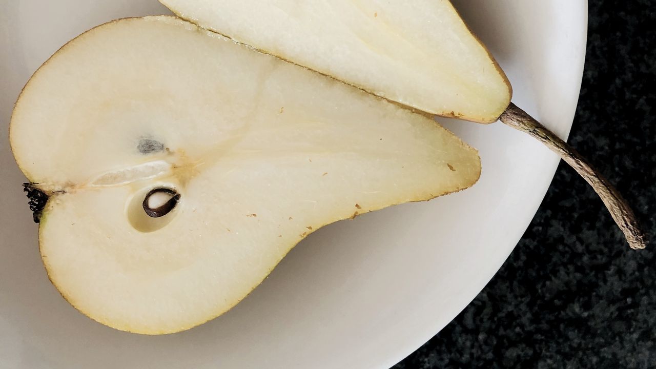 Wallpaper pears, fruit, halves, plate