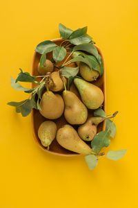 Preview wallpaper pears, fruit, leaves, ripe