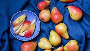 Preview wallpaper pears, fruit, plate, cloth