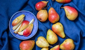 Preview wallpaper pears, fruit, plate, cloth