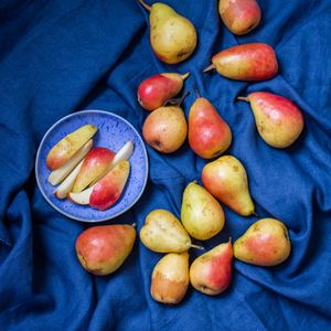 Preview wallpaper pears, fruit, plate, cloth