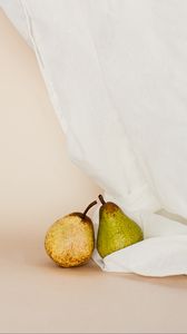 Preview wallpaper pears, fruit, ripe, green, yellow
