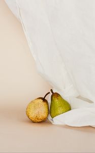 Preview wallpaper pears, fruit, ripe, green, yellow