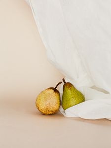 Preview wallpaper pears, fruit, ripe, green, yellow