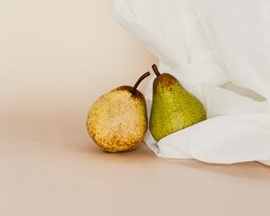 Preview wallpaper pears, fruit, ripe, green, yellow