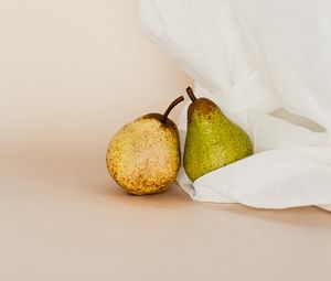 Preview wallpaper pears, fruit, ripe, green, yellow