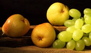 Preview wallpaper pears, grapes, fruit