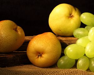 Preview wallpaper pears, grapes, fruit