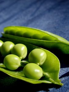 Preview wallpaper peas, pod, green, shadow