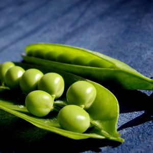 Preview wallpaper peas, pod, green, shadow