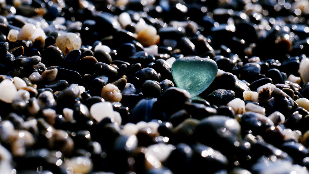 Wallpaper pebbles, stones, glare, macro