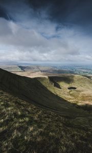 Preview wallpaper pen y fan, peak, hill, grass, clouds, united kingdom