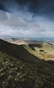 Preview wallpaper pen y fan, peak, hill, grass, clouds, united kingdom