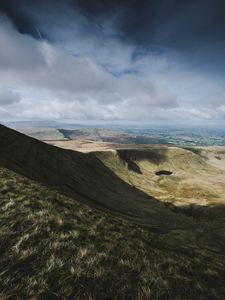 Preview wallpaper pen y fan, peak, hill, grass, clouds, united kingdom