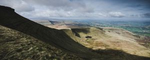 Preview wallpaper pen y fan, peak, hill, grass, clouds, united kingdom