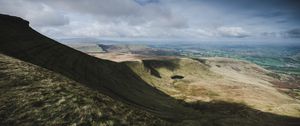 Preview wallpaper pen y fan, peak, hill, grass, clouds, united kingdom