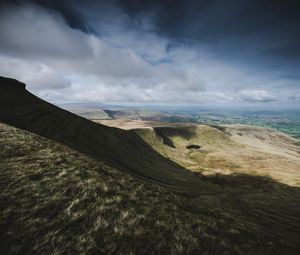 Preview wallpaper pen y fan, peak, hill, grass, clouds, united kingdom