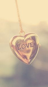Preview wallpaper pendant, chain, light, love, heart