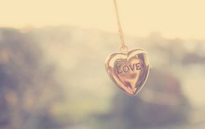 Preview wallpaper pendant, chain, light, love, heart