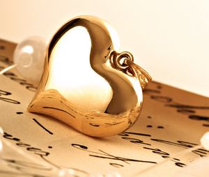 Preview wallpaper pendant, gold, heart, letter, macro, love, gift