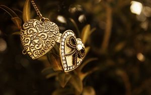 Preview wallpaper pendant, macro, metal, heart, bead