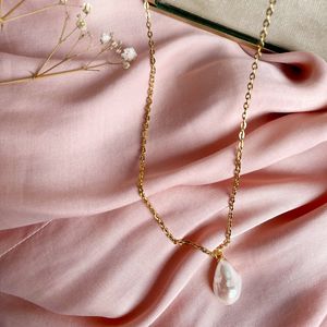Preview wallpaper pendant, pearls, gold, decoration, fabric, folds, pink